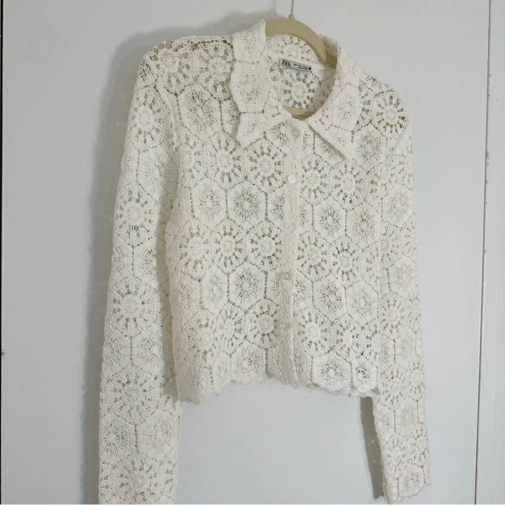 NWOT Zara White Floral Cotton Knit Button Down Shirt